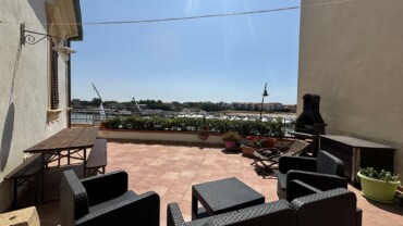 Appartamento con terrazzo fronte mare e garage in centro- L30