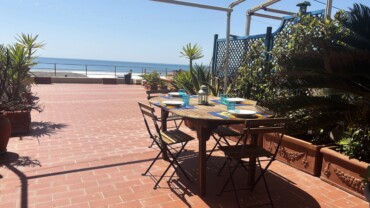 Confortevole trilocale fronte mare con terrazzo panoramico- L48