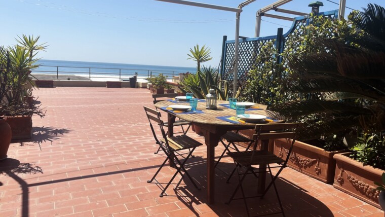 Confortevole trilocale fronte mare con terrazzo panoramico- L48