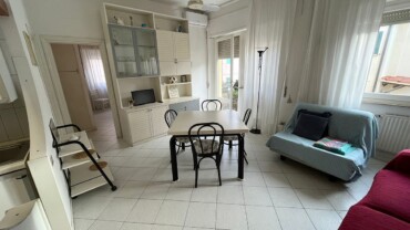 Bilocale con posto auto a 100m dal mare- L46