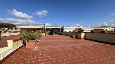 Confortevole trilocale fronte mare con terrazzo panoramico- L48