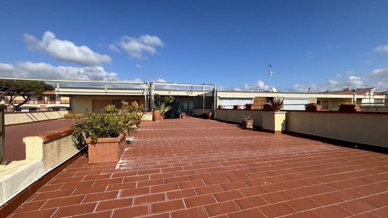 Confortevole trilocale fronte mare con terrazzo panoramico- L48